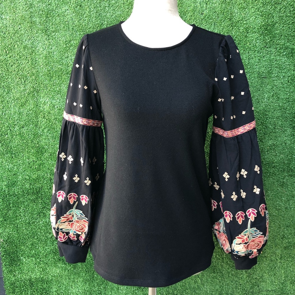 5⭐️ Embroidered balloon sleeve blouse - by THML - Picture 6 of 8